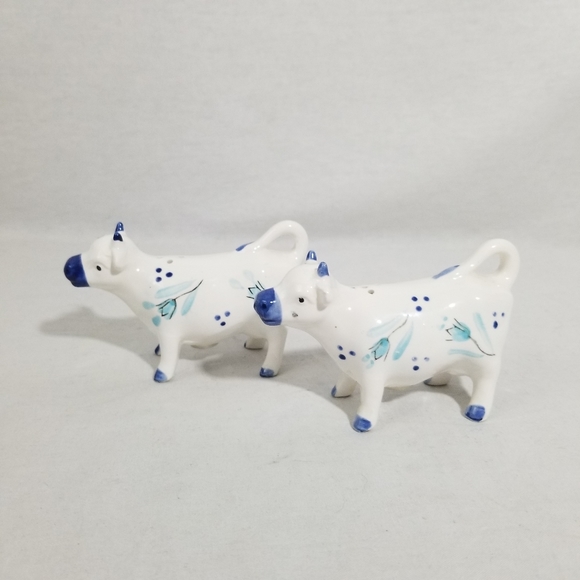 Vintage Other - VTG blue and white cow salt and pepper shakers